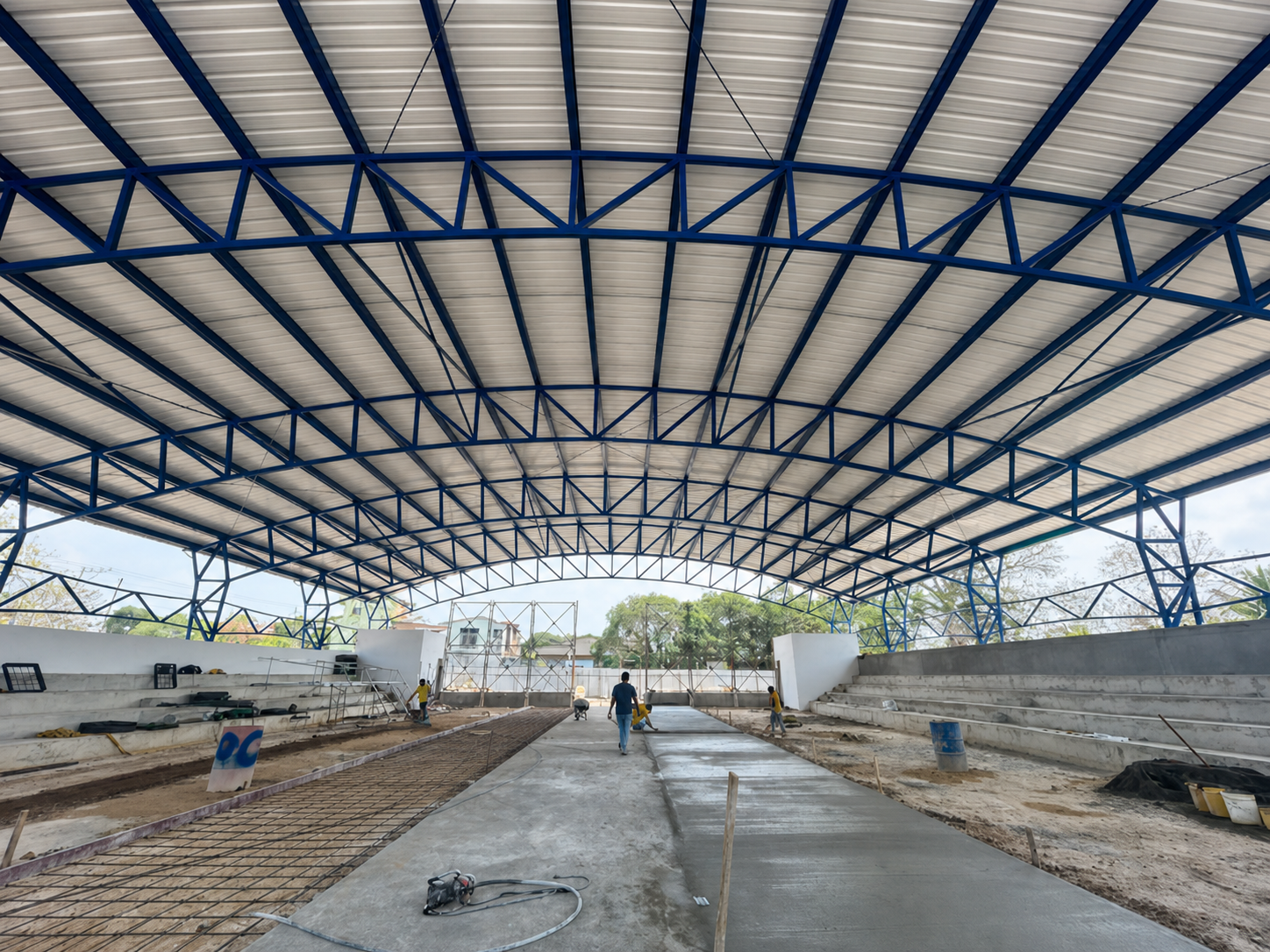 Registro visual de una cubierta metálica interior incluido en el bloque de estructuras metálicas del portafolio de HYC.